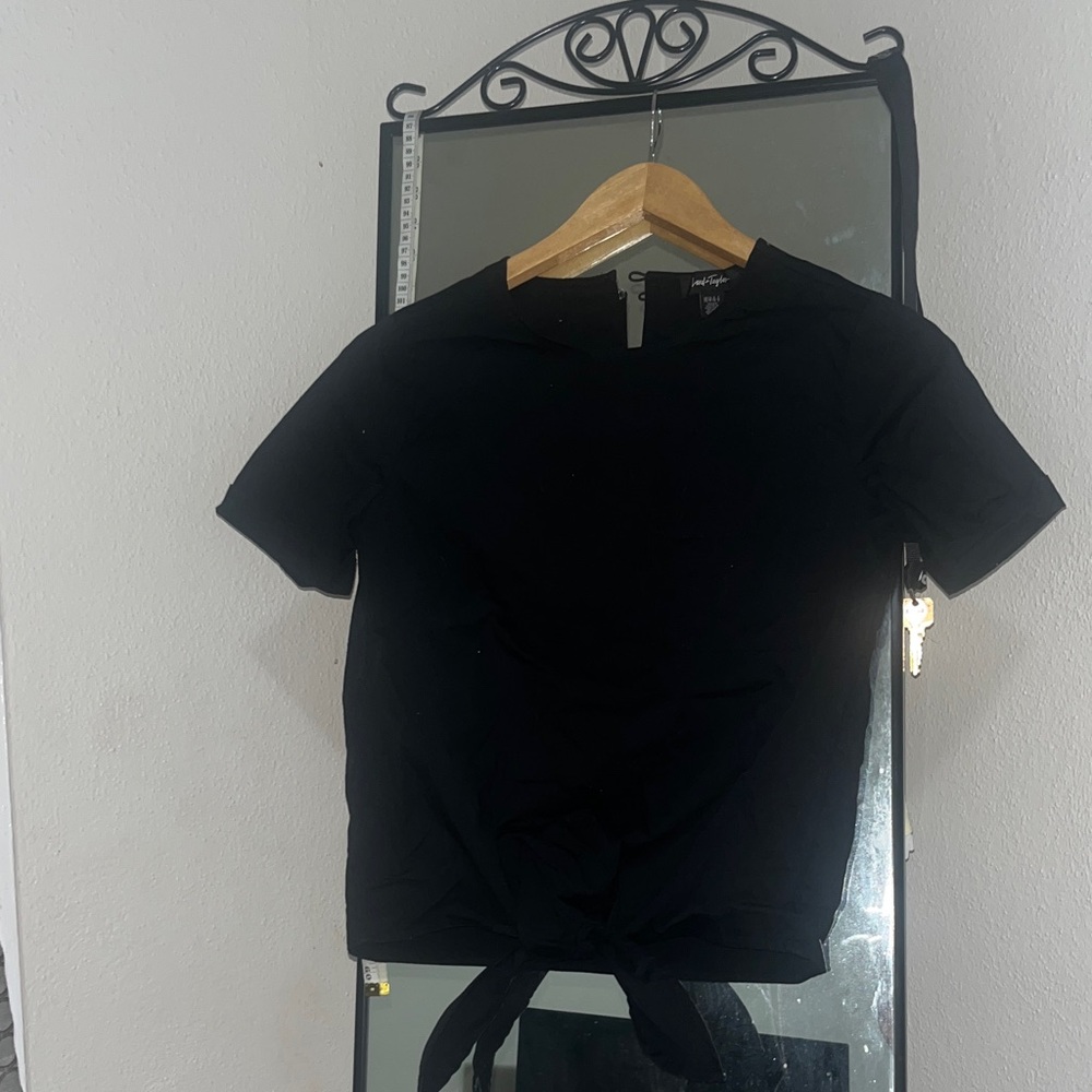 Lord & Taylor Black Short Sleeve Tie-Front Tee - Picture 1 of 7